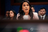 개버드 미 국가정보국장 사의…’이란 위협 저평가’로 찍혔나