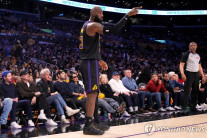 41세 NBA 스타 르브론 제임스, 씁쓸한 시즌 종료…다음 시즌은?