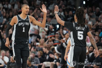 NBA 샌안토니오, 서부 결승 3승 3패 ‘끝장승부’로…웸반야마 28점