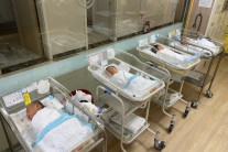 “아이 1명당 1억, 육아휴직 2년, 재택근무” 파격 시도…사내 출산율 ‘두 배’ 이상 늘었다