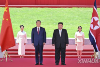 김정은·리설주 영접 받은 시진핑, 김일성광장서 환영행사 뒤 정상회담