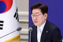 이 대통령, 이태리서 화상 수보회의 주재…투표용지 부족사태 후속 조치 점검