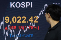 “코스피140% vs. 정기예금 0.3%” 은행서 돈 빠져 나가는 소리가 들린다 [머니무브 뉴웨이브]