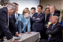 올해는 ‘종전 서명하는 트럼프’…역대 G7의 명장면