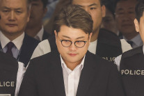 ‘30일 출소’ 김호중, 무대복귀보다 발목 치료 집중…“수술 필요한 상태”