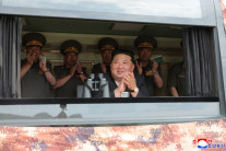 북, 6·25기념일 미사일 발사…트럼프는 북한위협 관련 ‘국가비상사태’ 연장