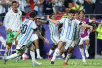 아르헨티나, 10명 뛴 스위스 꺾고 4강서 잉글랜드와 격돌
